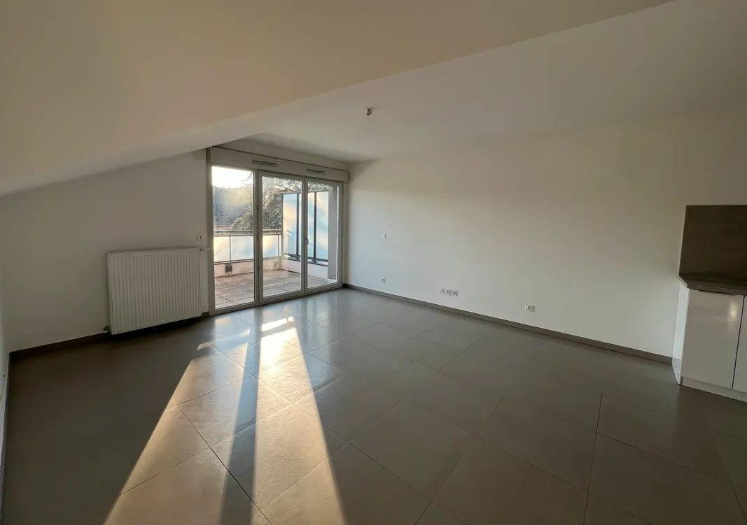 
                                                Location
                                                 Magnifique T3 meublé 75 m² avec terrasse de 29 m²