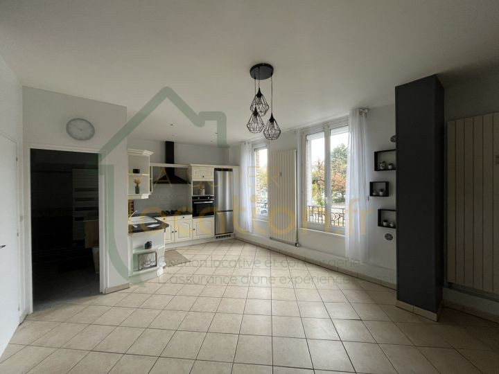 
                                                Location
                                                 Magnifique T3 situé en HYPER-CENTRE de SAINT-QUENTIN