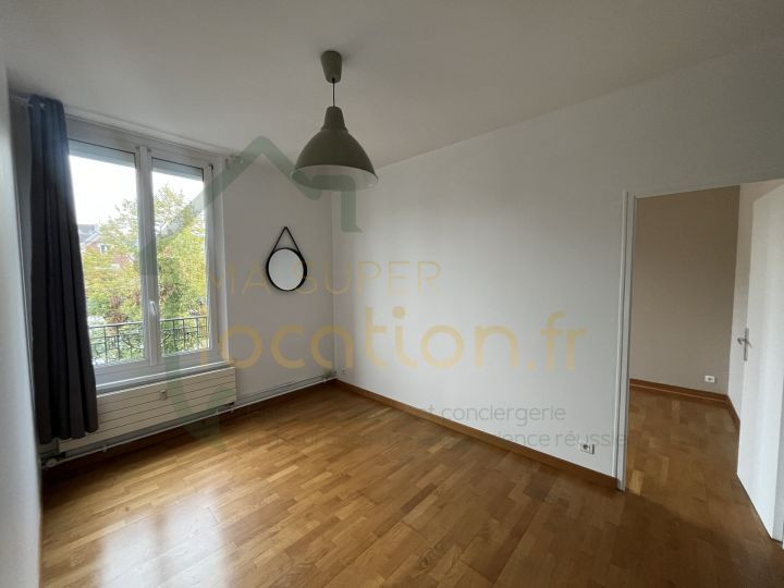 
                                                Location
                                                 Magnifique T3 situé en HYPER-CENTRE de SAINT-QUENTIN