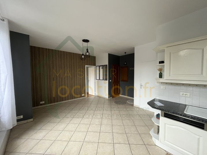 
                                                Location
                                                 Magnifique T3 situé en HYPER-CENTRE de SAINT-QUENTIN