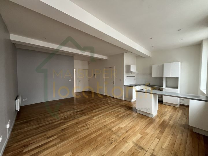 
                                                Location
                                                 Magnifique T4 avec ascenseur situé en Hyper-Centre de SAINT-QUENTIN