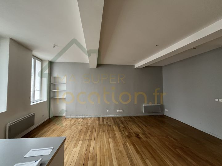 
                                                Location
                                                 Magnifique T4 avec ascenseur situé en Hyper-Centre de SAINT-QUENTIN