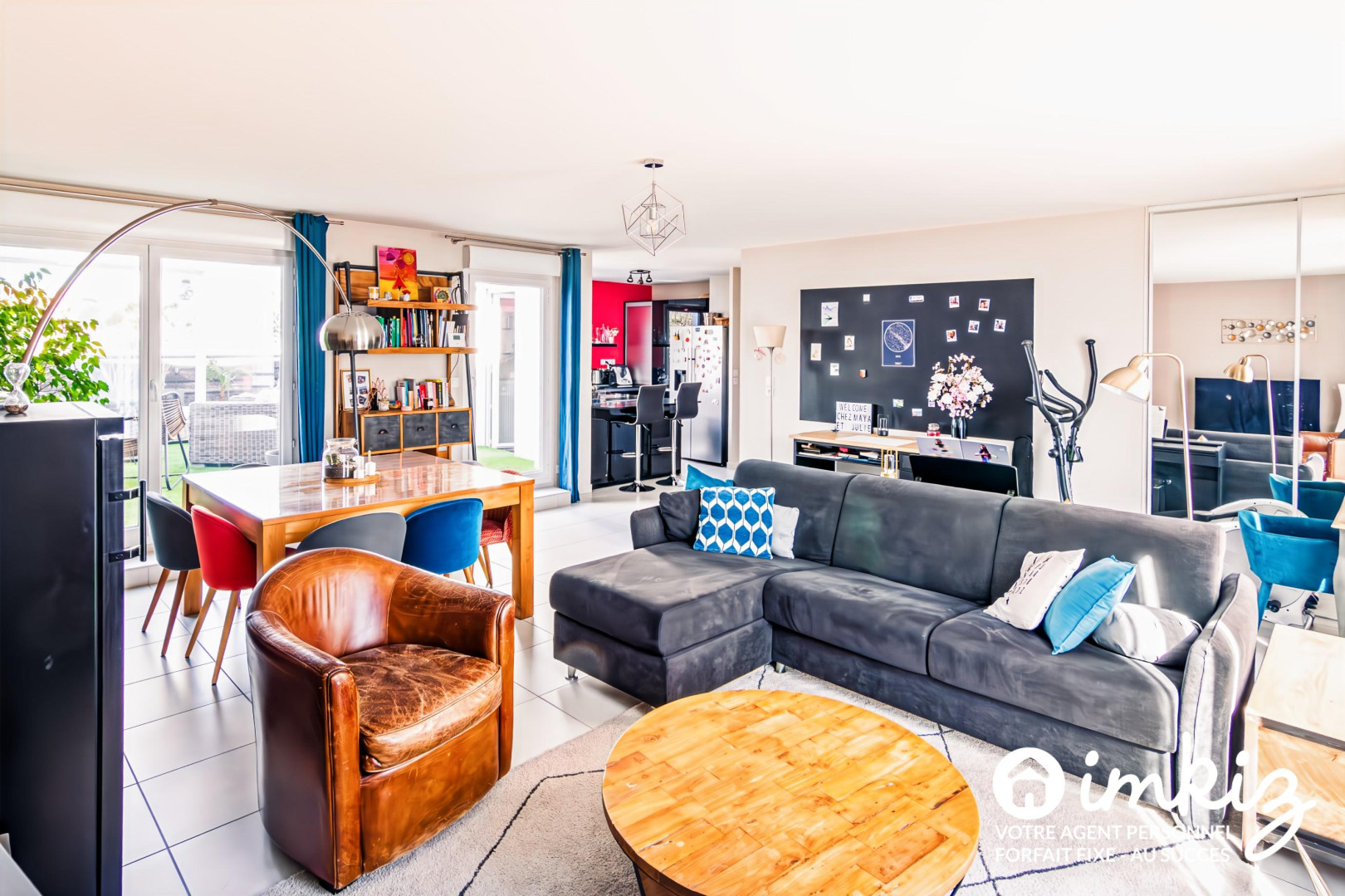 
                                                Vente
                                                 Magnifique T4 de 111m² avec "rooftop" et garage.