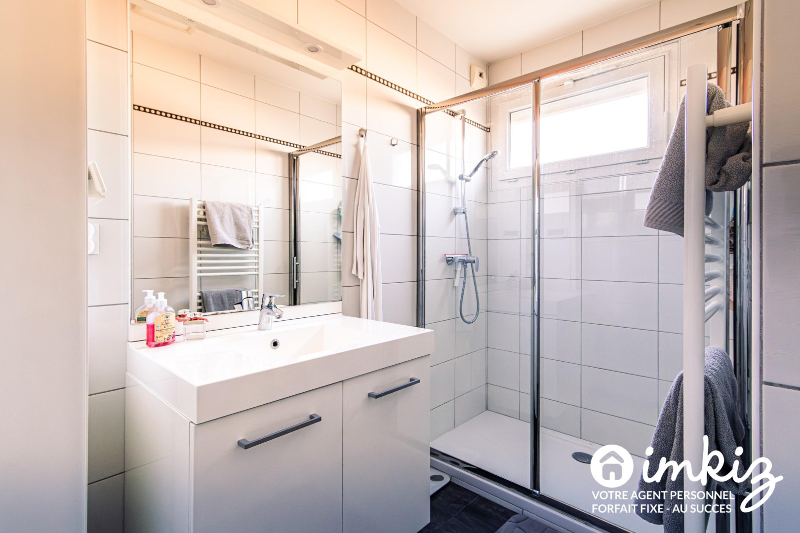 
                                                Vente
                                                 Magnifique T4 de 111m² avec "rooftop" et garage.