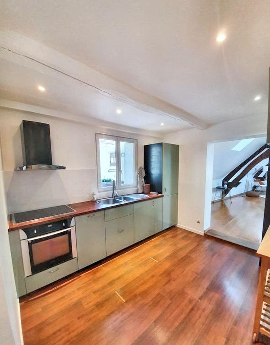 
                                                Location
                                                 Magnifique T4 en triplex, refait à neuf et meublé