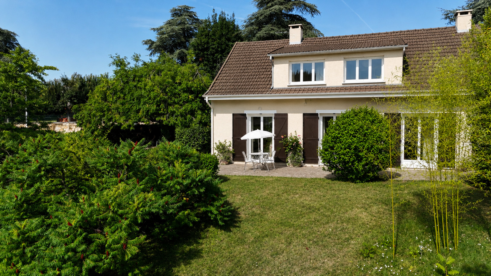 
                                                Vente
                                                 Maison familiale 162 m² avec parc de 1 600 m² piscinable à Saint-Cyr-au-Mont-d'Or