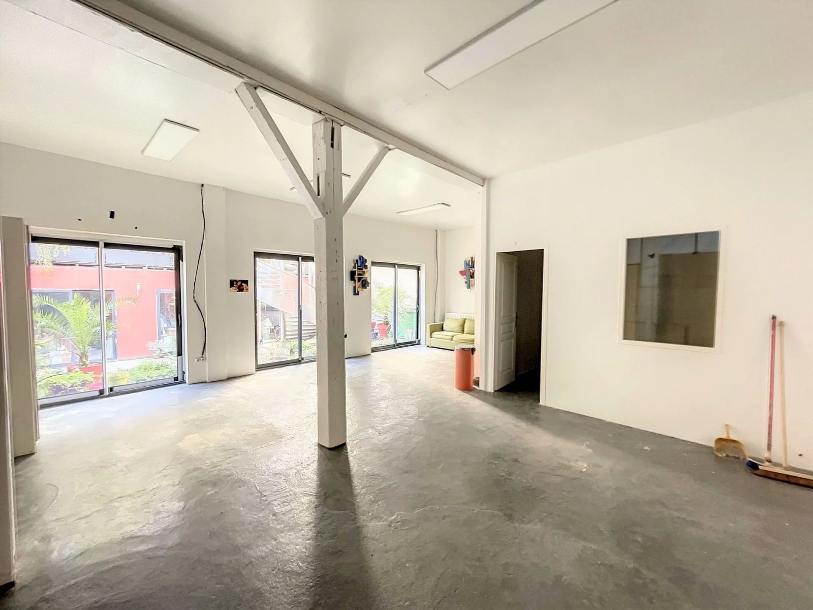 
                                                Location
                                                 Mairie de Saint Ouen : Bureau / Atelier  60 m²