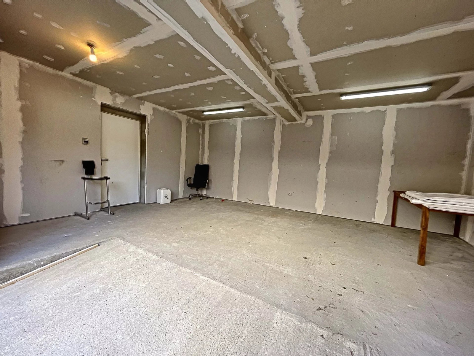 
                                                Location
                                                 Mairie de Saint Ouen : local de 30 m²
