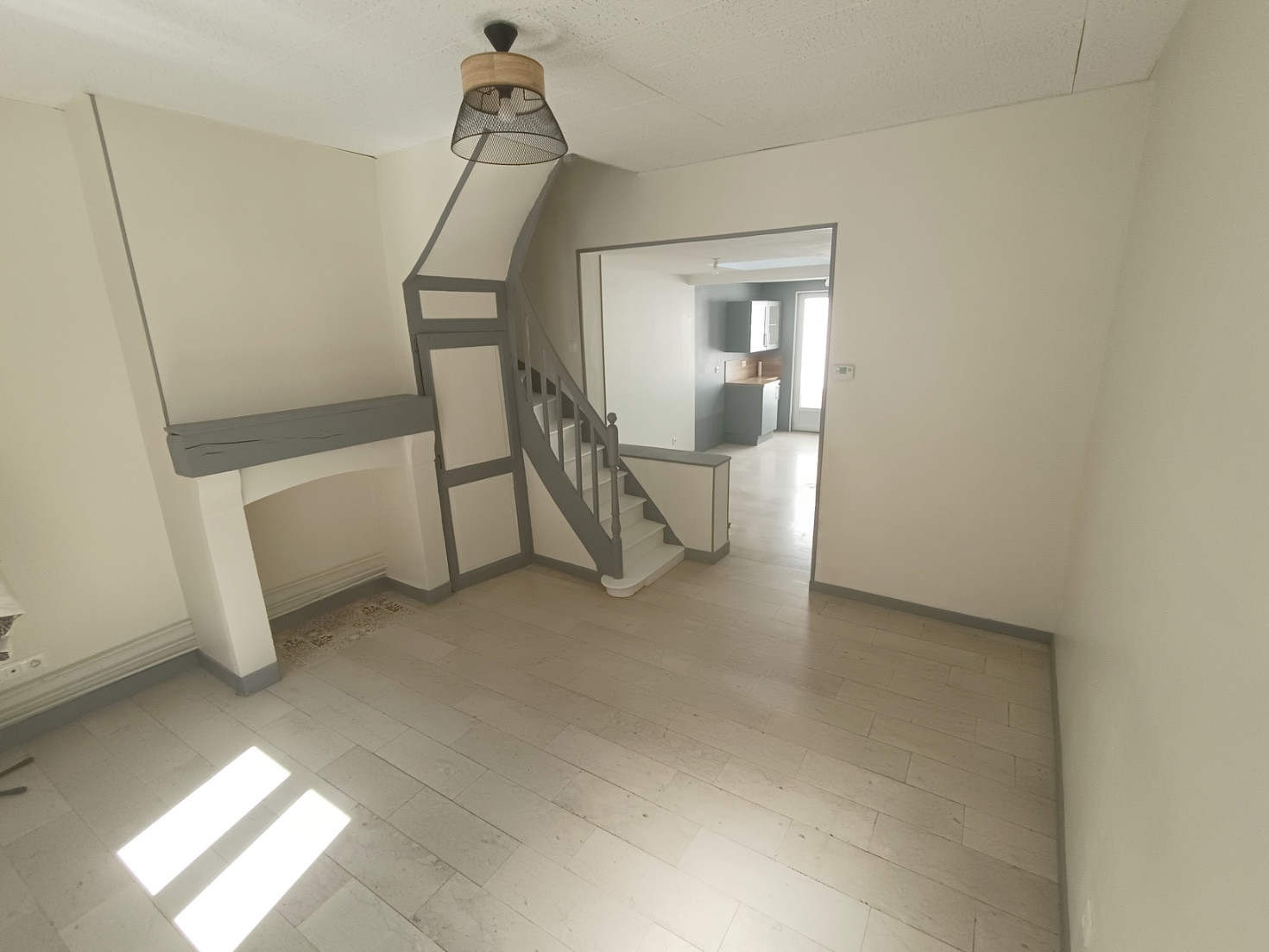 
                                                Location
                                                 Maison 1 chambre, 1 bureau avec cour Amiens