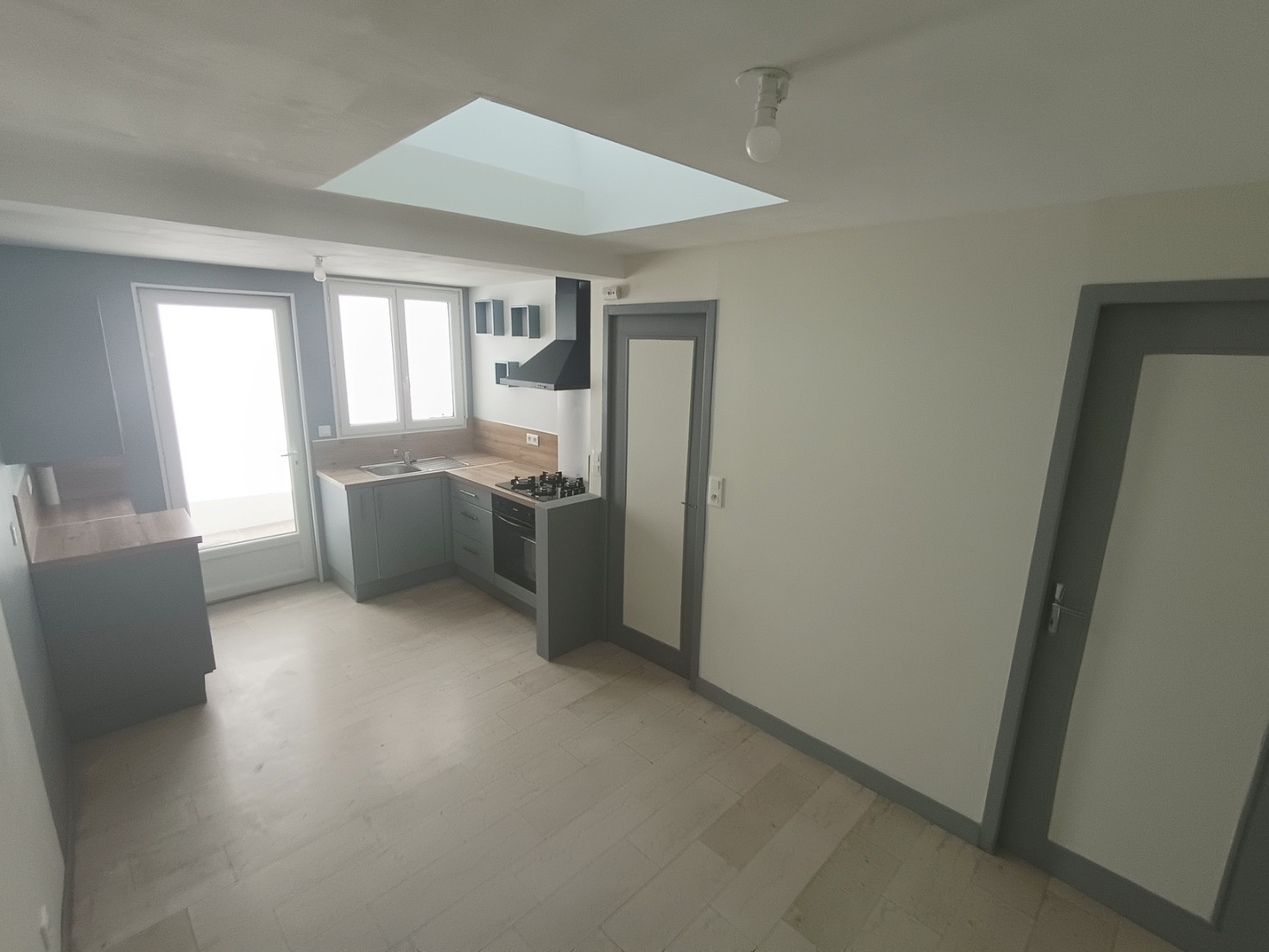 
                                                Location
                                                 Maison 1 chambre, 1 bureau avec cour Amiens