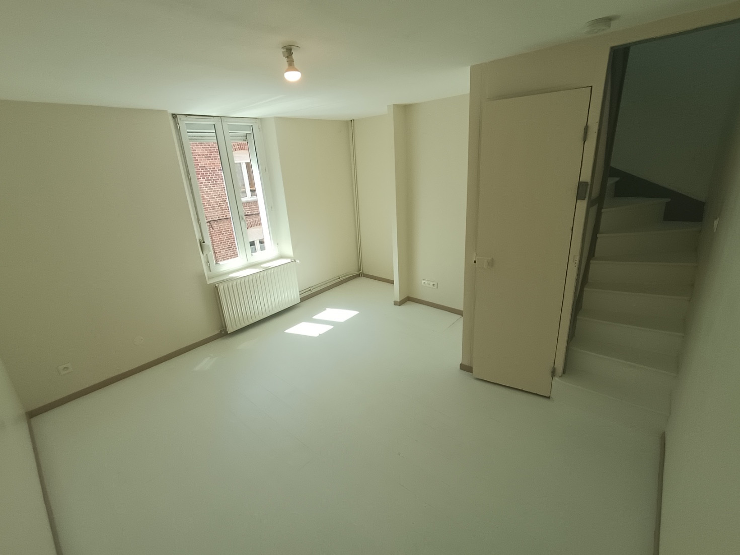 
                                                Location
                                                 Maison 1 chambre, 1 bureau avec cour Amiens
