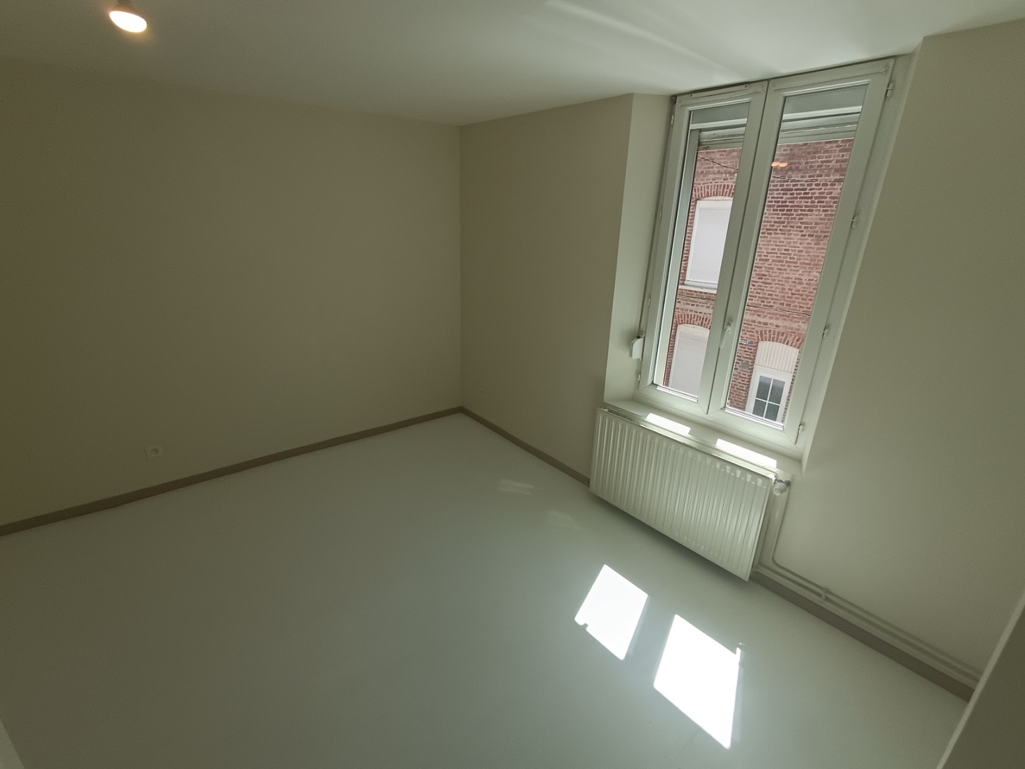 
                                                Location
                                                 Maison 1 chambre, 1 bureau avec cour Amiens