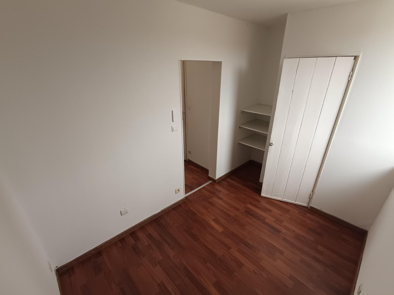 
                                                Location
                                                 Maison 1 chambre et cour, quartier Saint-Pierre