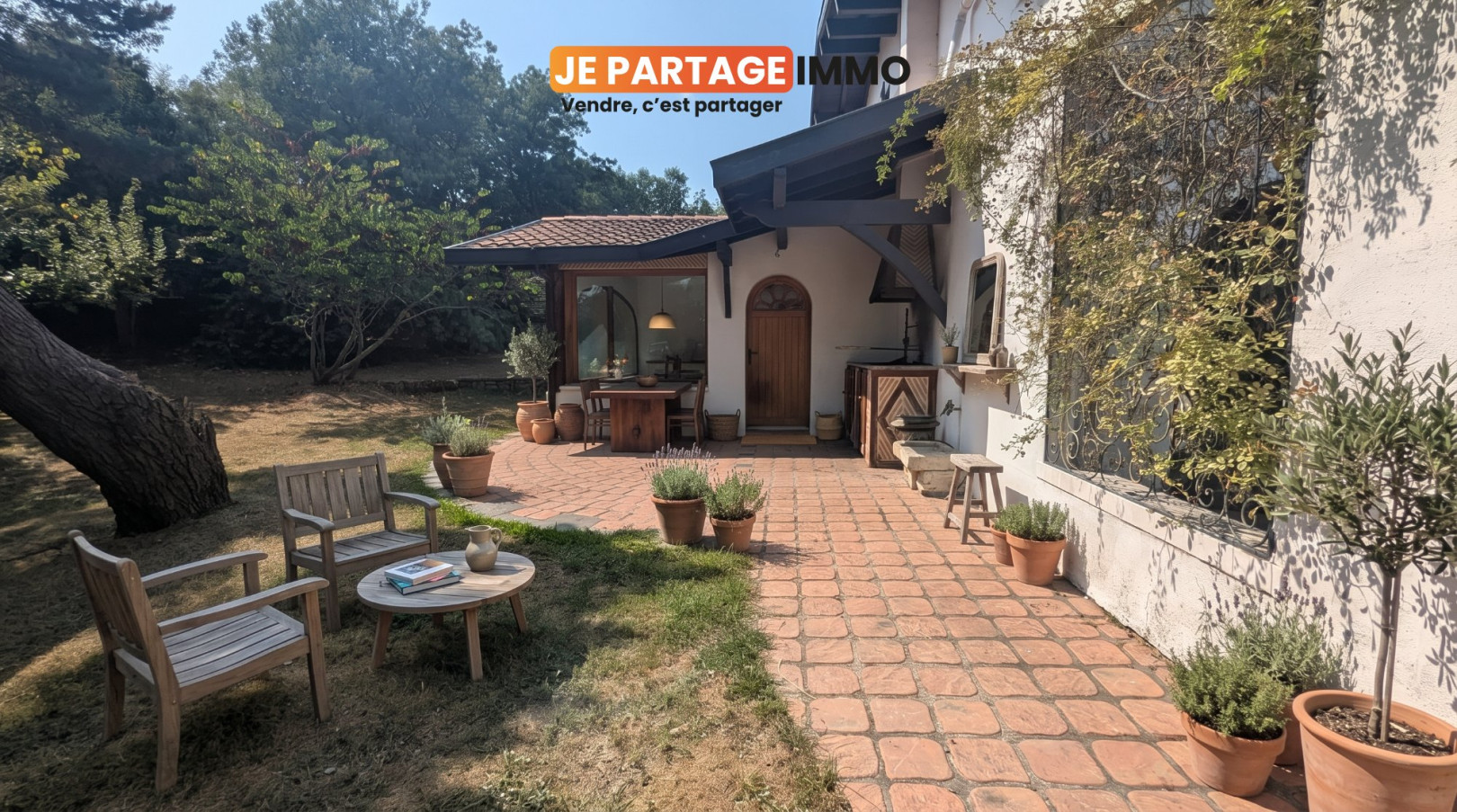 
                                                Vente
                                                 Maison 10 pièces 240m2 avec jardin 2500m2 piscinable