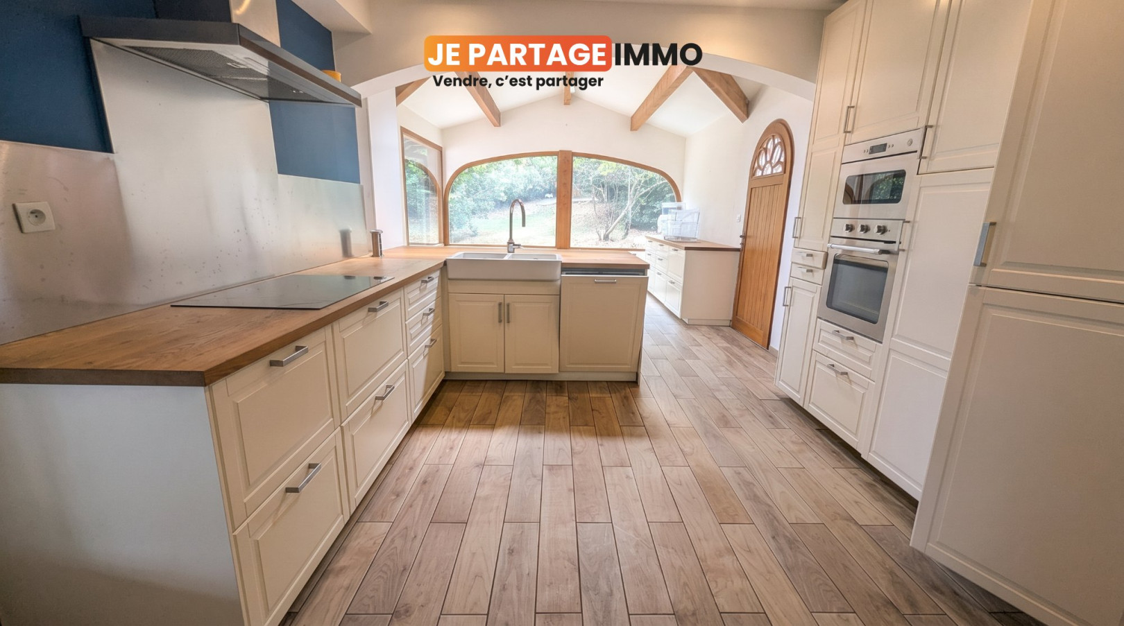 
                                                Vente
                                                 Maison 10 pièces 240m2 avec jardin 2500m2 piscinable