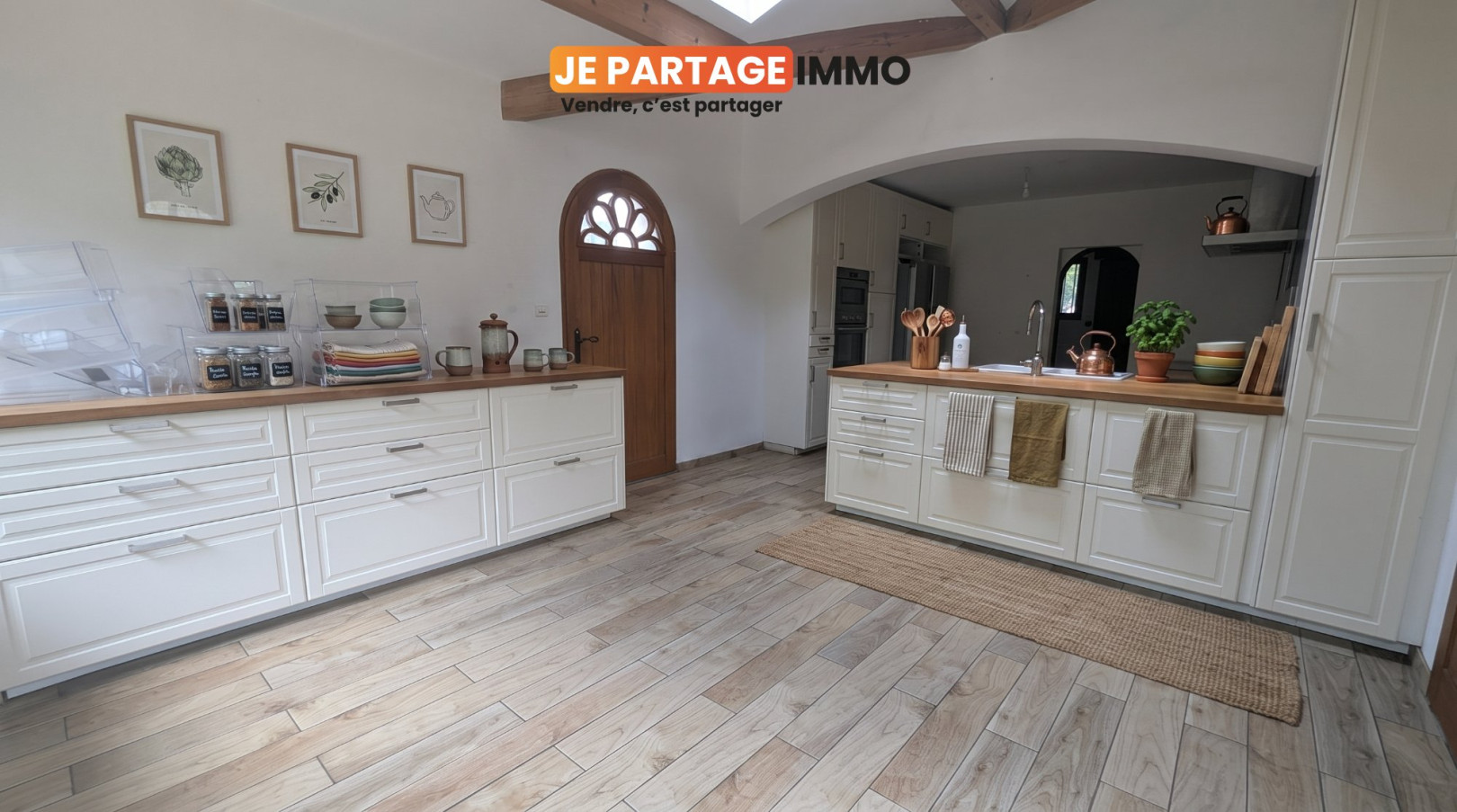 
                                                Vente
                                                 Maison 10 pièces 240m2 avec jardin 2500m2 piscinable