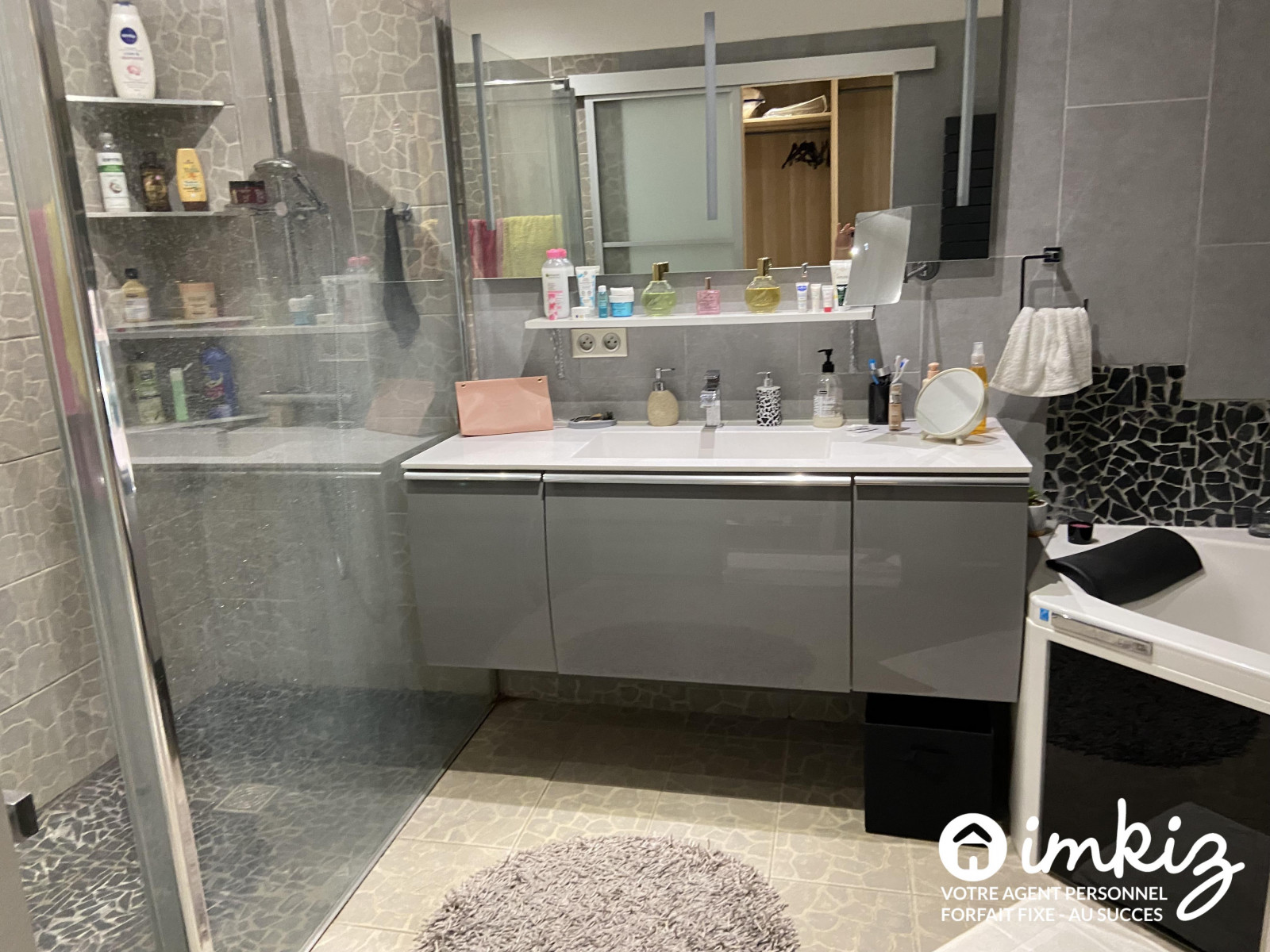 
                                                Vente
                                                 Maison 10 pièces