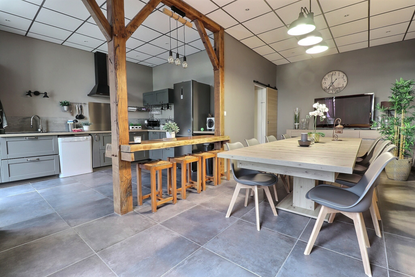 
                                                Vente
                                                 Maison 10 pièces