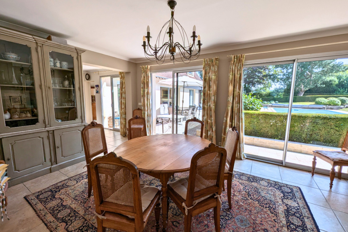 
                                                Vente
                                                 Maison 10 pièces de 198 m² à Livarot-Pays-d'Auge