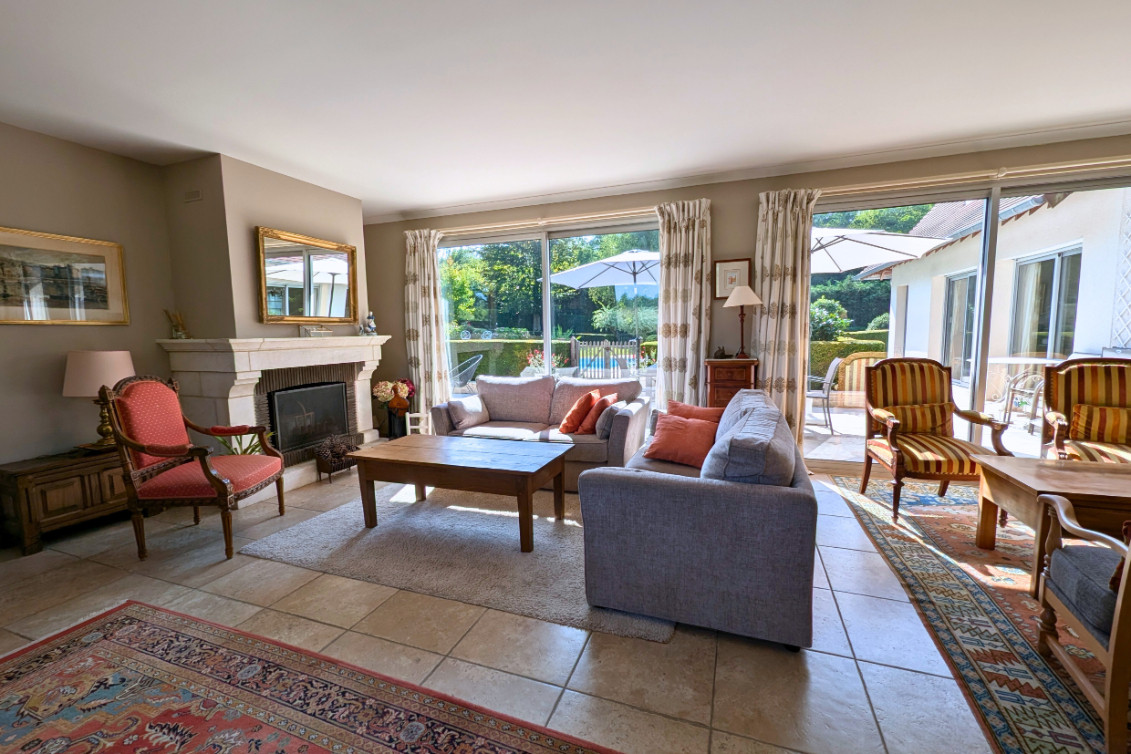 
                                                Vente
                                                 Maison 10 pièces de 198 m² à Livarot-Pays-d'Auge