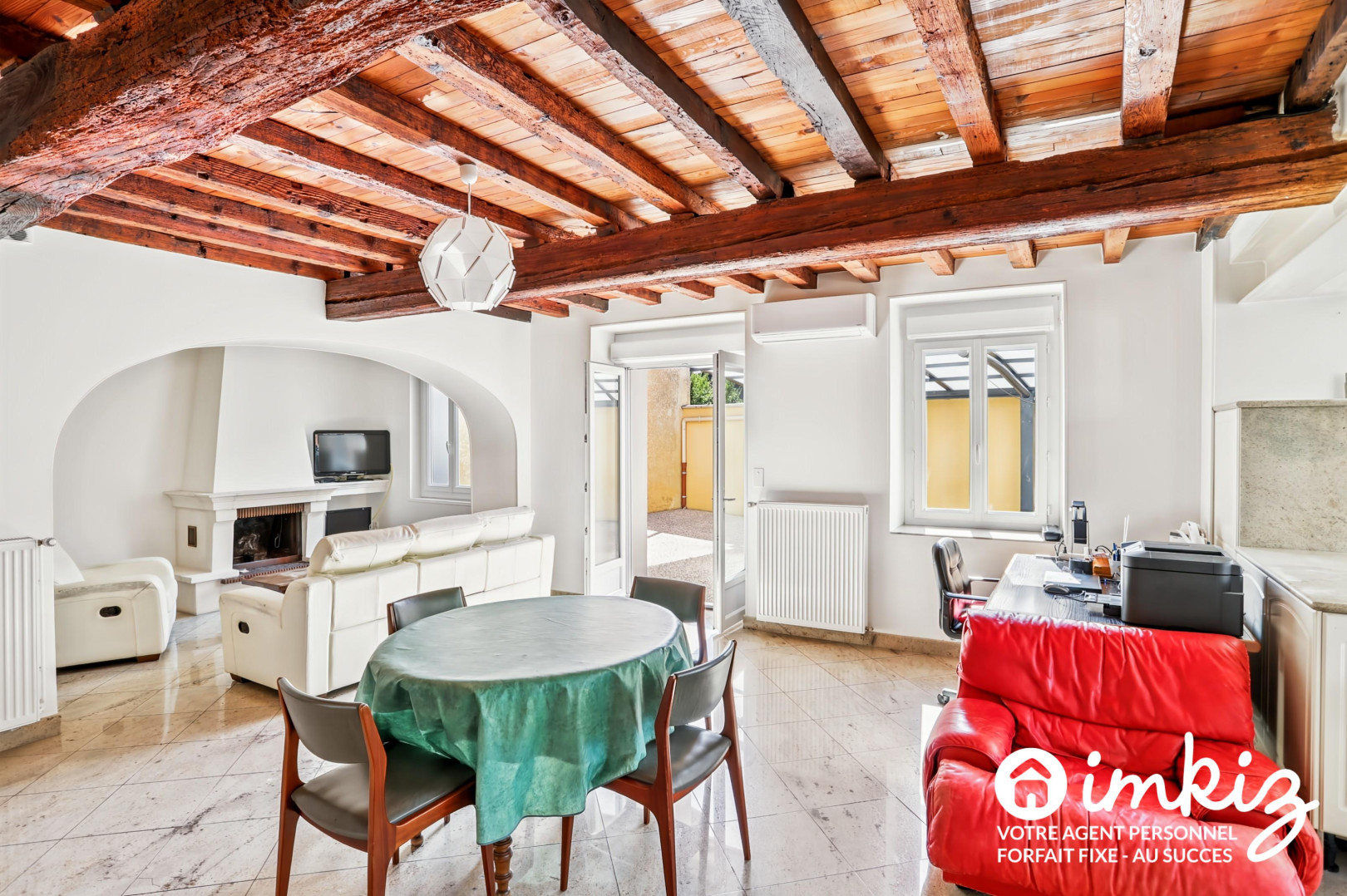 
                                                Vente
                                                 Maison 10 pièces de 285m² avec piscine