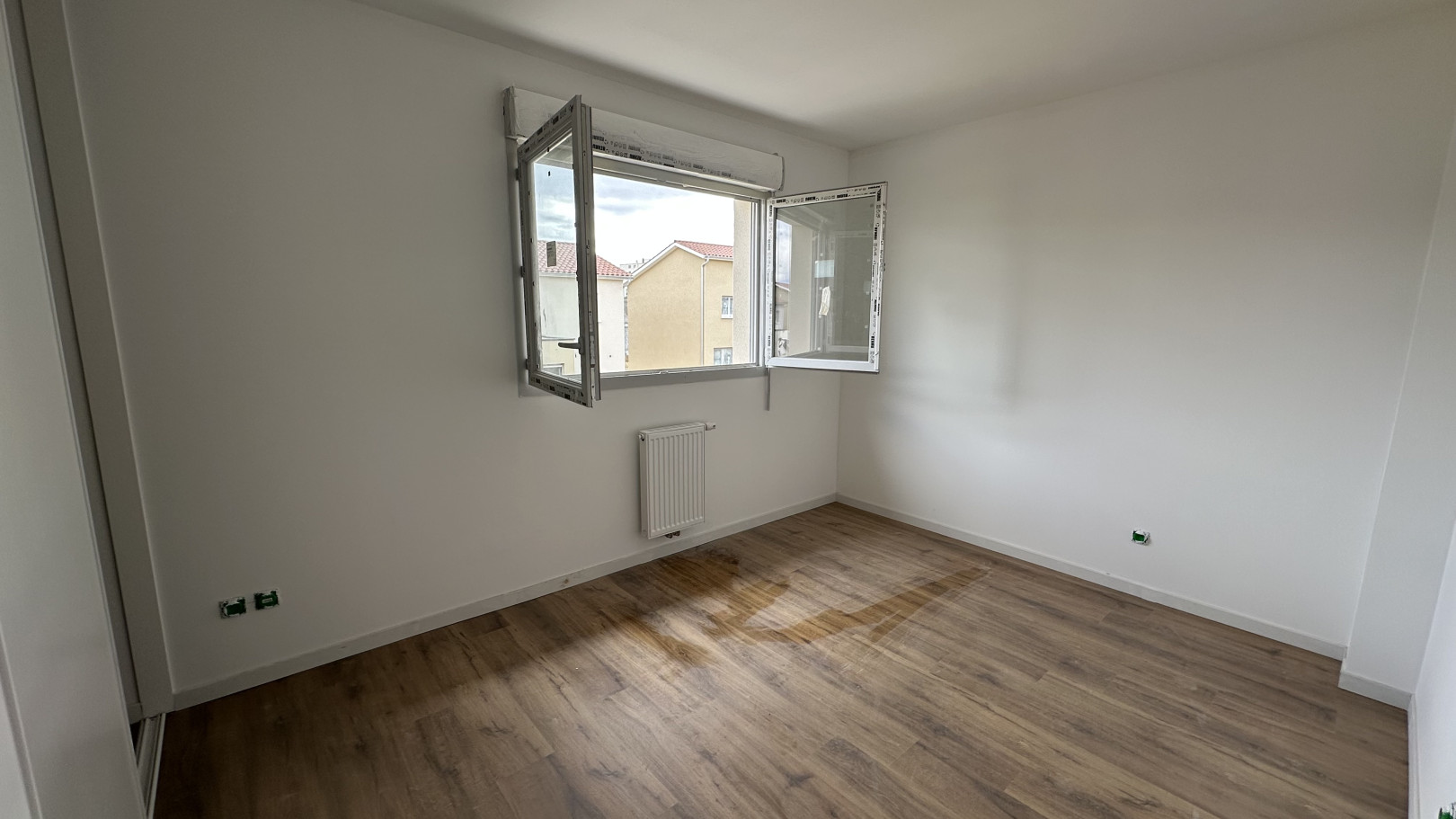 
                                                Vente
                                                 Maison 106m2 - Jardin 130m2 et garage