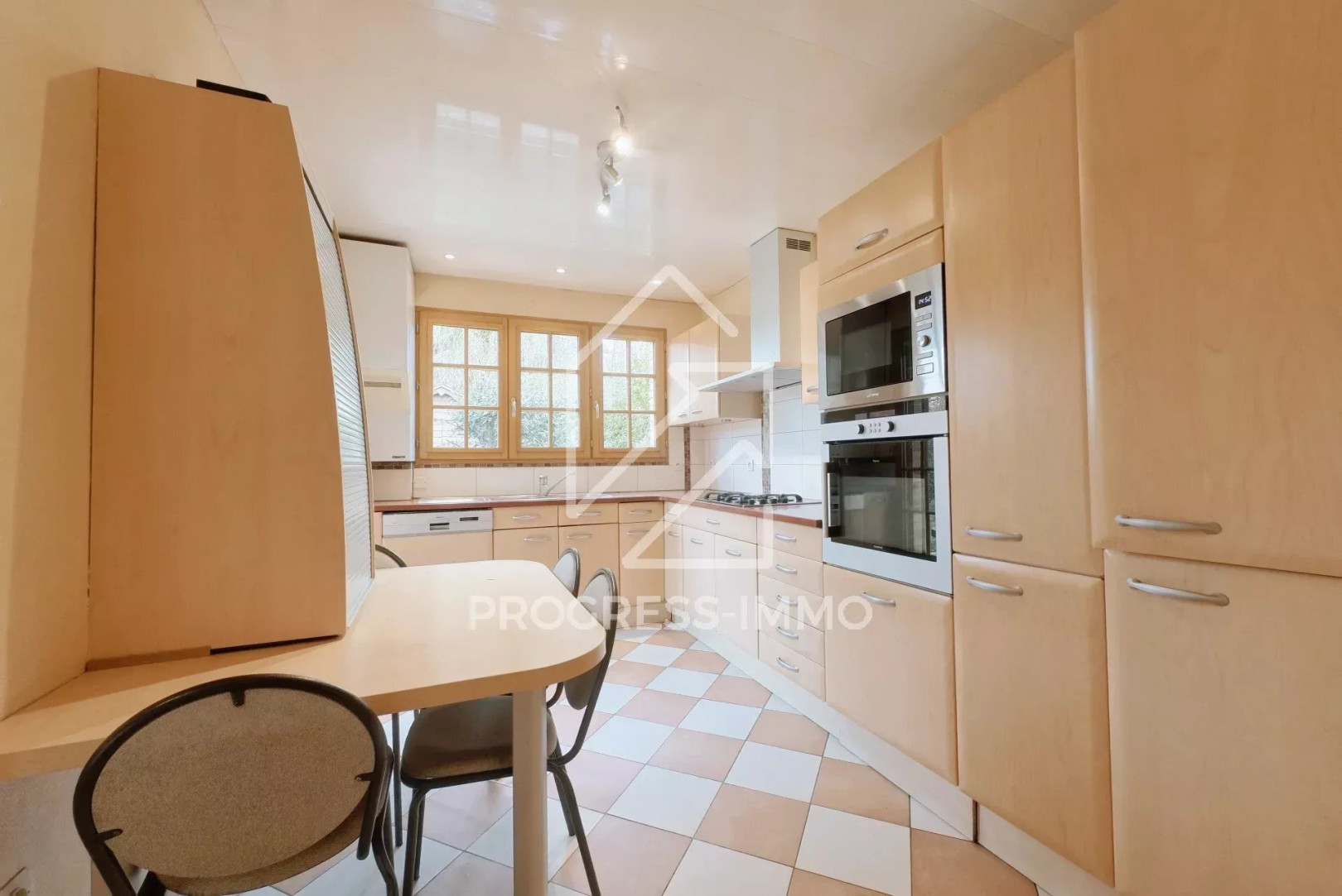 
                                                Vente
                                                 Maison 107m² terrain 278m² Quartier Bois l'Evêque