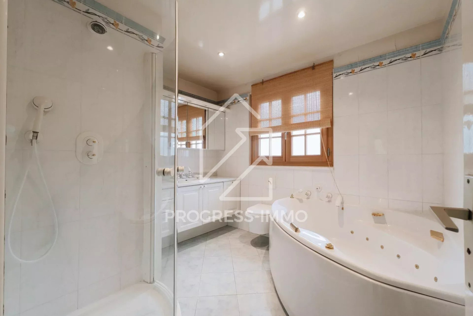 
                                                Vente
                                                 Maison 107m² terrain 278m² Quartier Bois l'Evêque