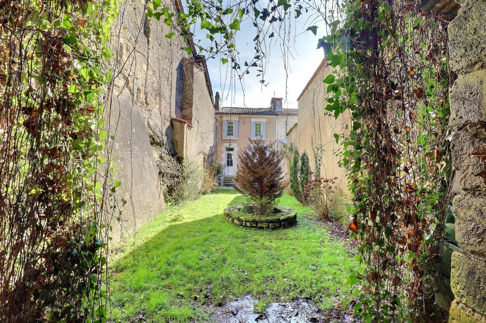 
                                                Vente
                                                 Maison 12 pièces