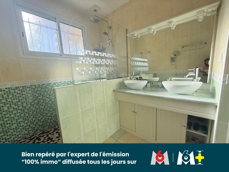 
                                                Vente
                                                 Maison - 139m2  sur un terrain de 15 308m2