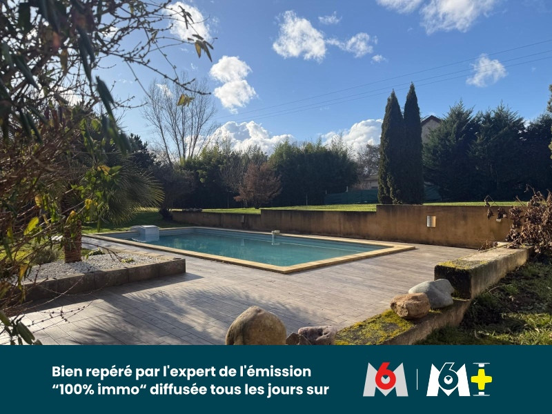 
                                                Vente
                                                 Maison - 139m2  sur un terrain de 15 308m2
