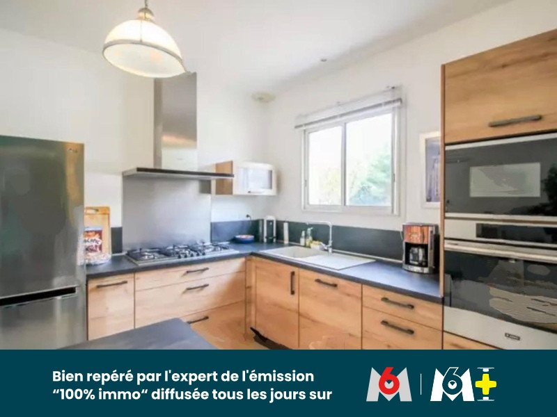 
                                                Vente
                                                 Maison - 139m2  sur un terrain de 15 308m2