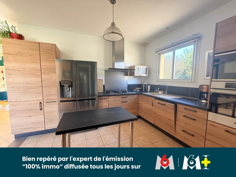 
                                                Vente
                                                 Maison - 139m2  sur un terrain de 15 308m2