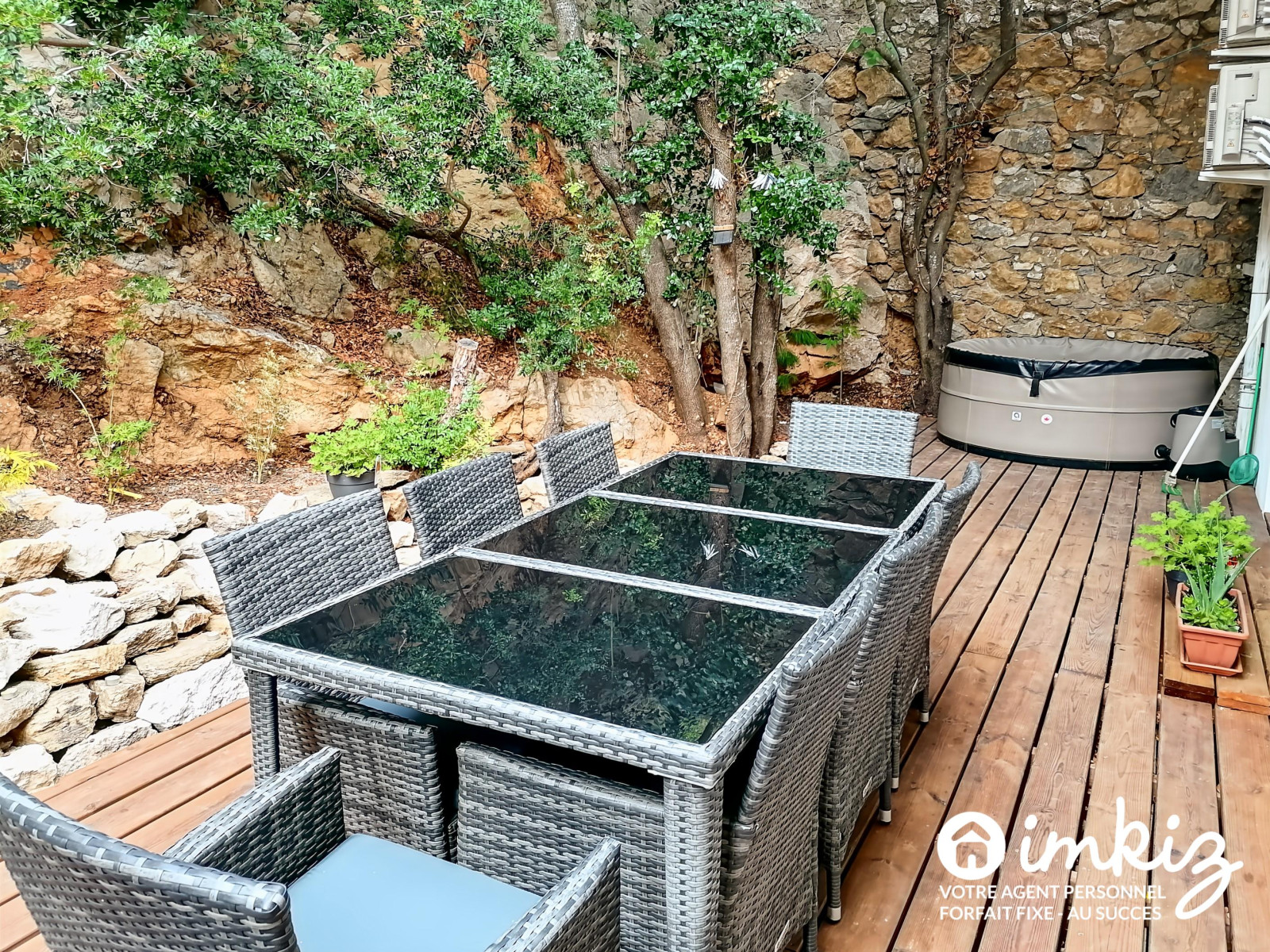 
                                                Vente
                                                 Maison 14 pièces