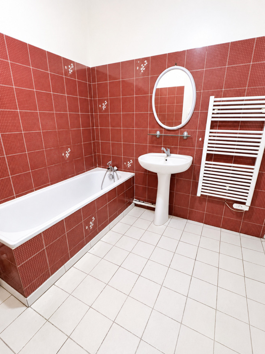 
                                                Vente
                                                 Maison 150m² + Garage 200m² sur 4000m²