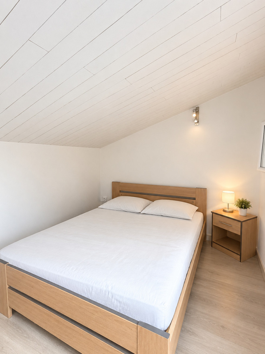 
                                                Vente
                                                 Maison 150m² + Garage 200m² sur 4000m²