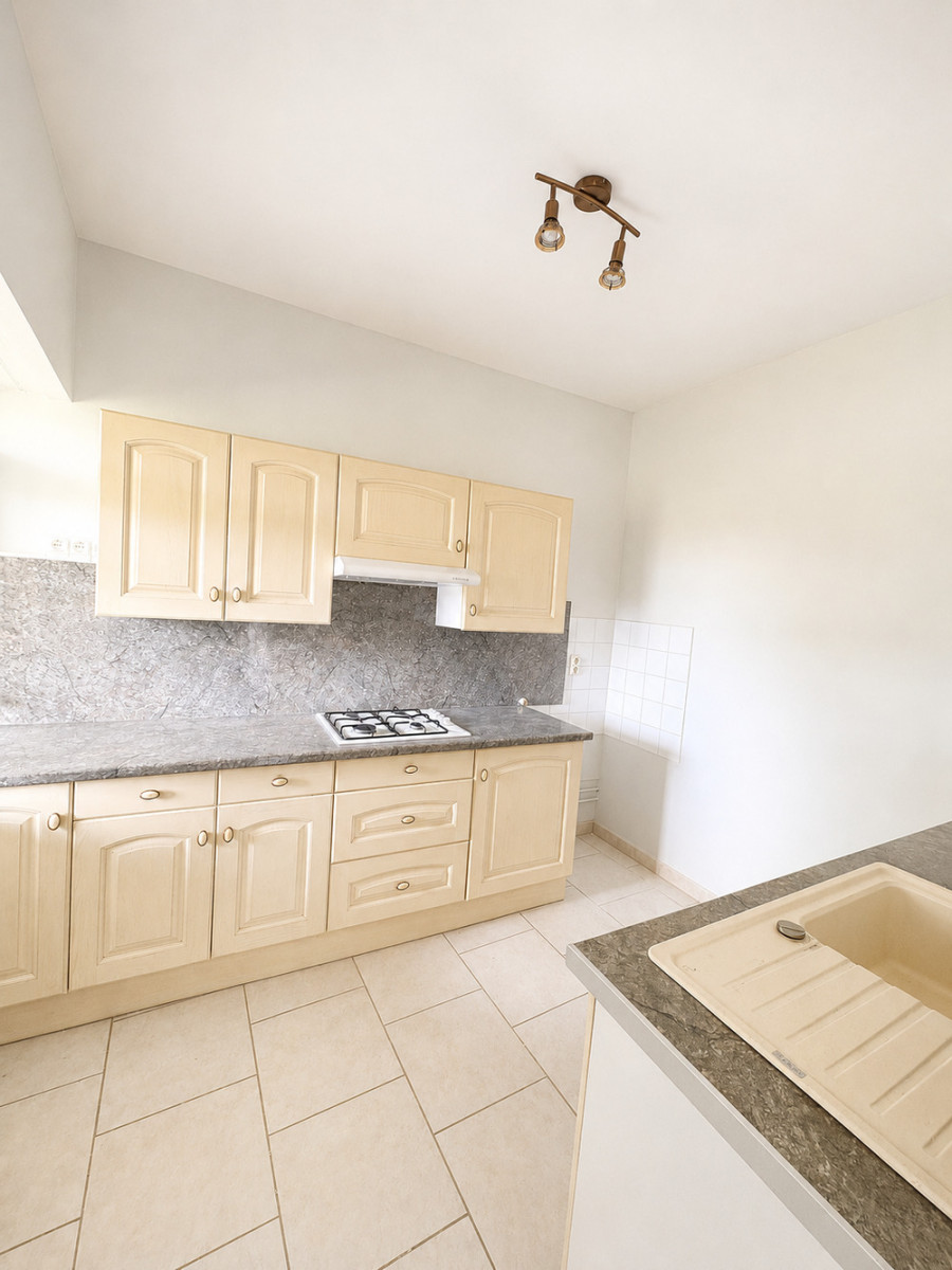 
                                                Vente
                                                 Maison 150m² + Garage 200m² sur 4000m²