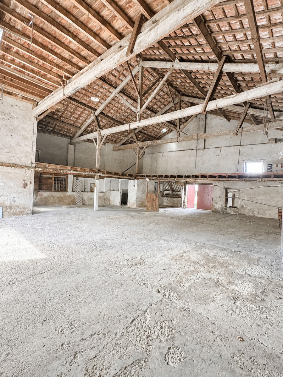 
                                                Vente
                                                 Maison 150m² + Garage 200m² sur 4000m²