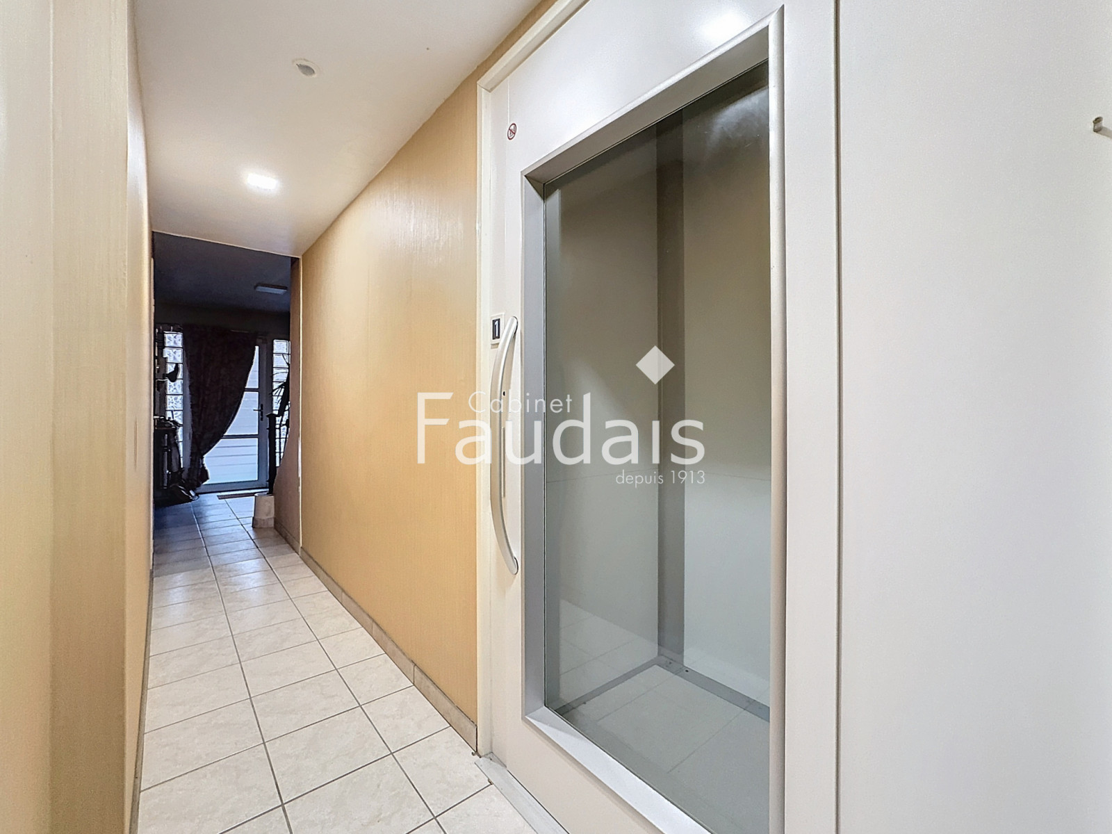 
                                                Vente
                                                 Maison 154 m2 centre ville de Saint-Lô 