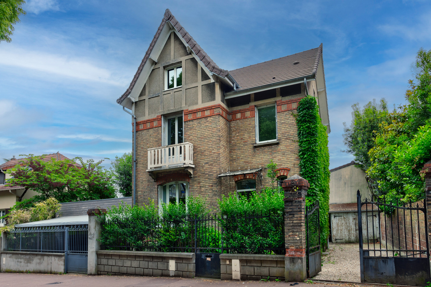 
                                                Vente
                                                 Maison - 176 m² - 6 pièces