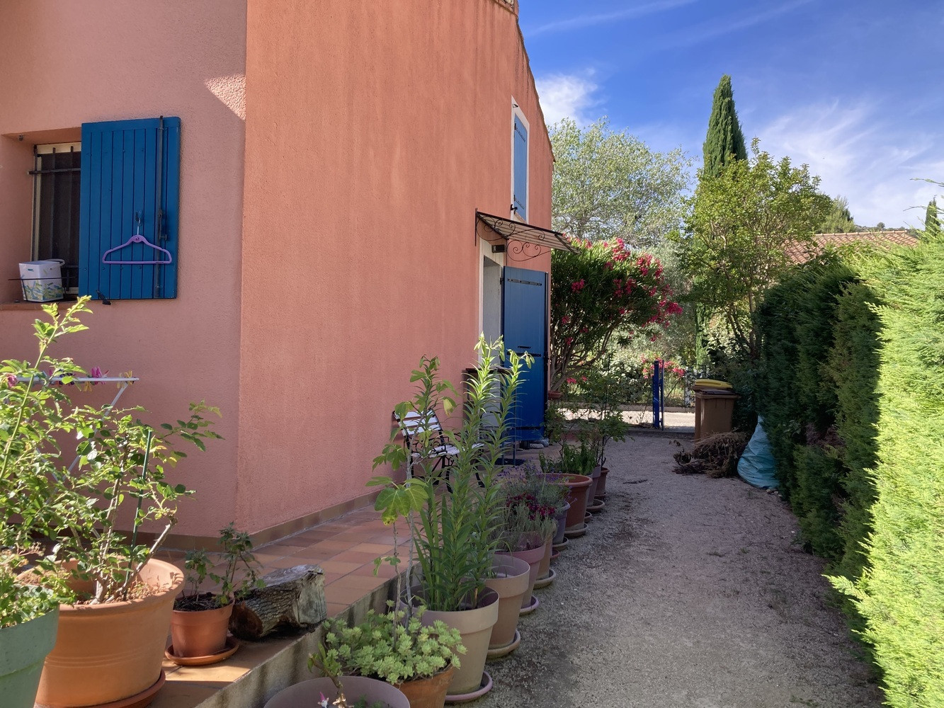 
                                                Vente
                                                 maison 2 chambres + 2 pkg et piscine commune