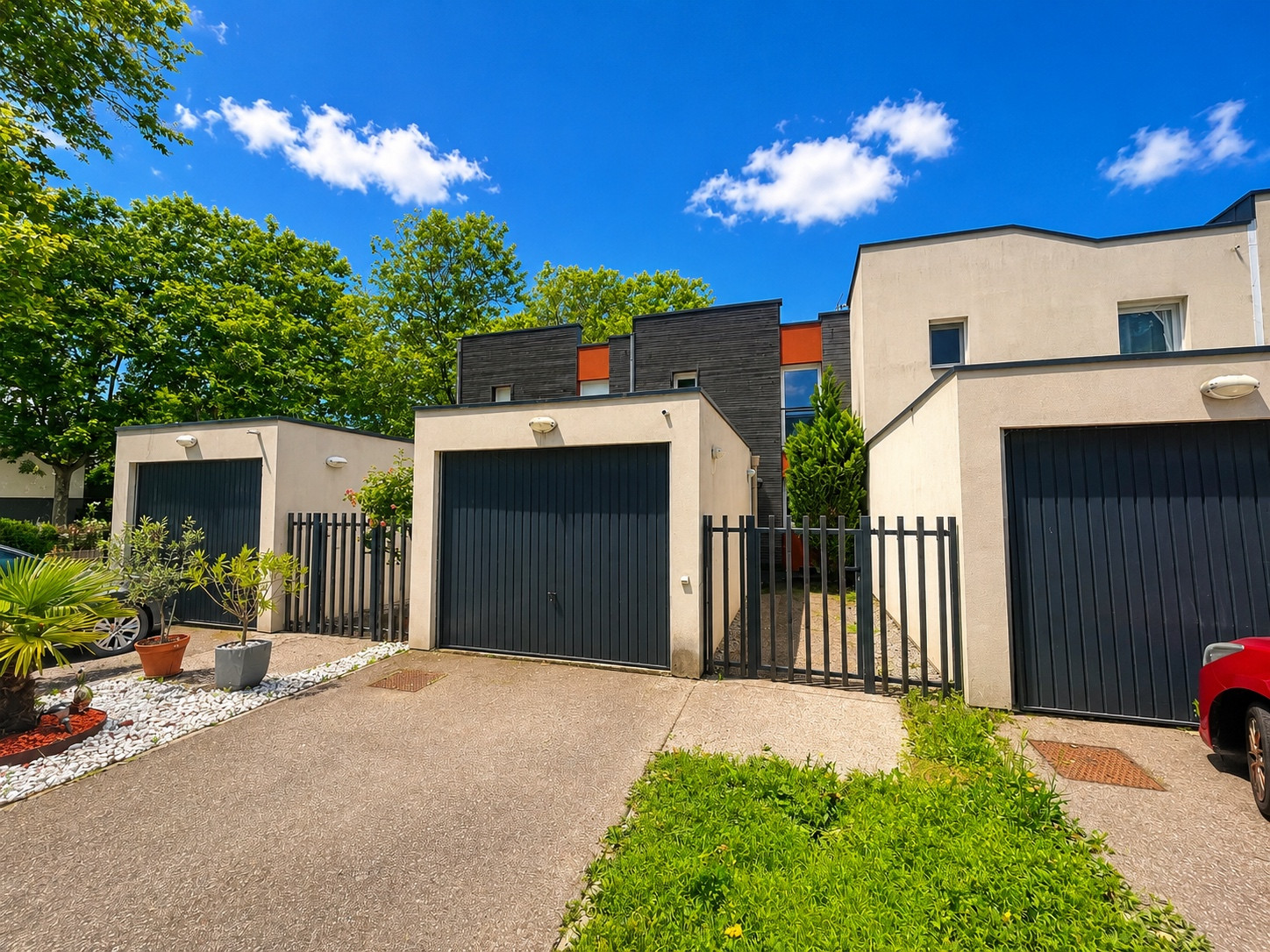 
                                                Vente
                                                 Maison - 2 chambres- à proximité de l'hippodrome de Parilly