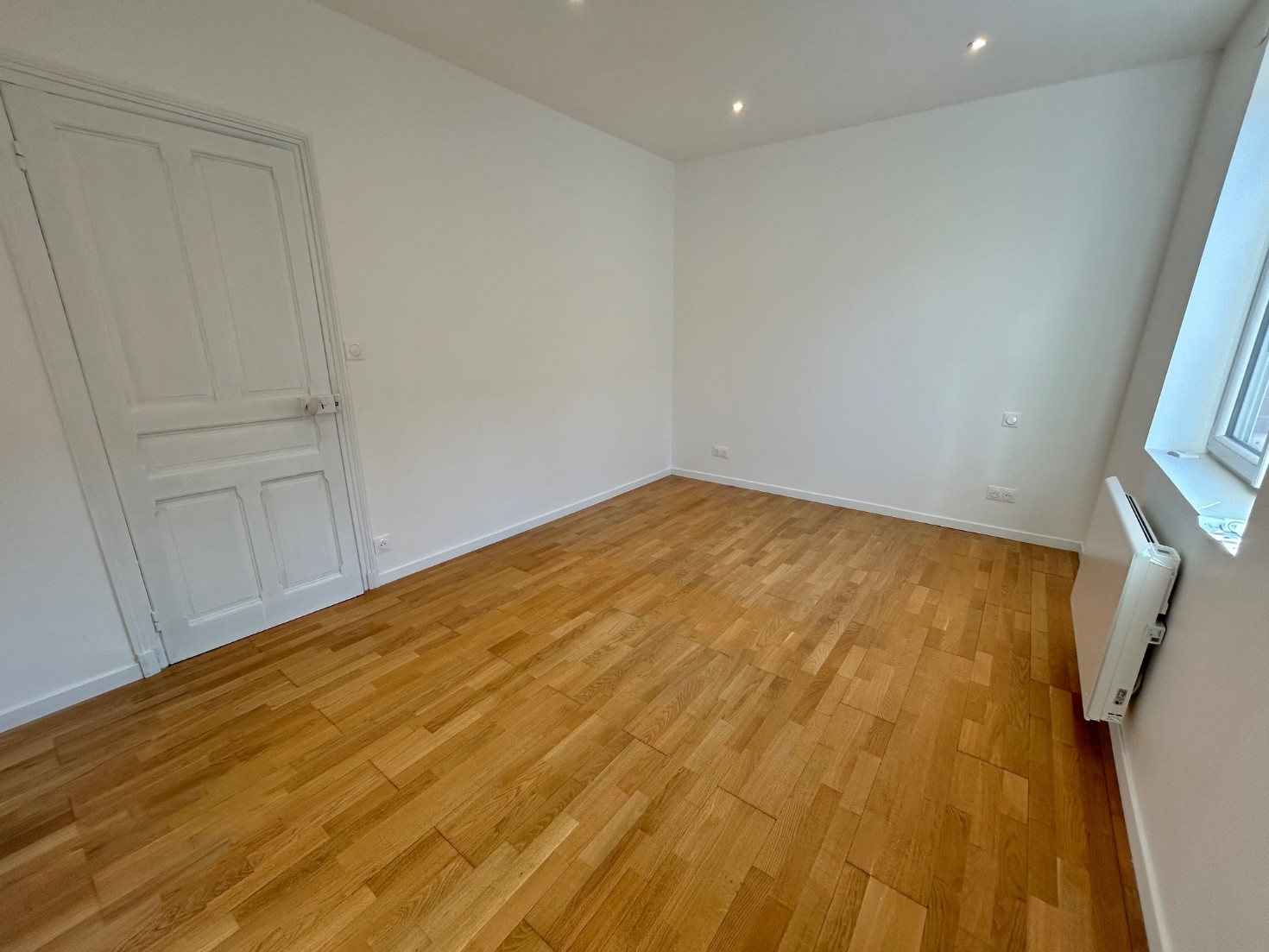 
                                                Location
                                                 Maison 2 chambres avec cour proche gare