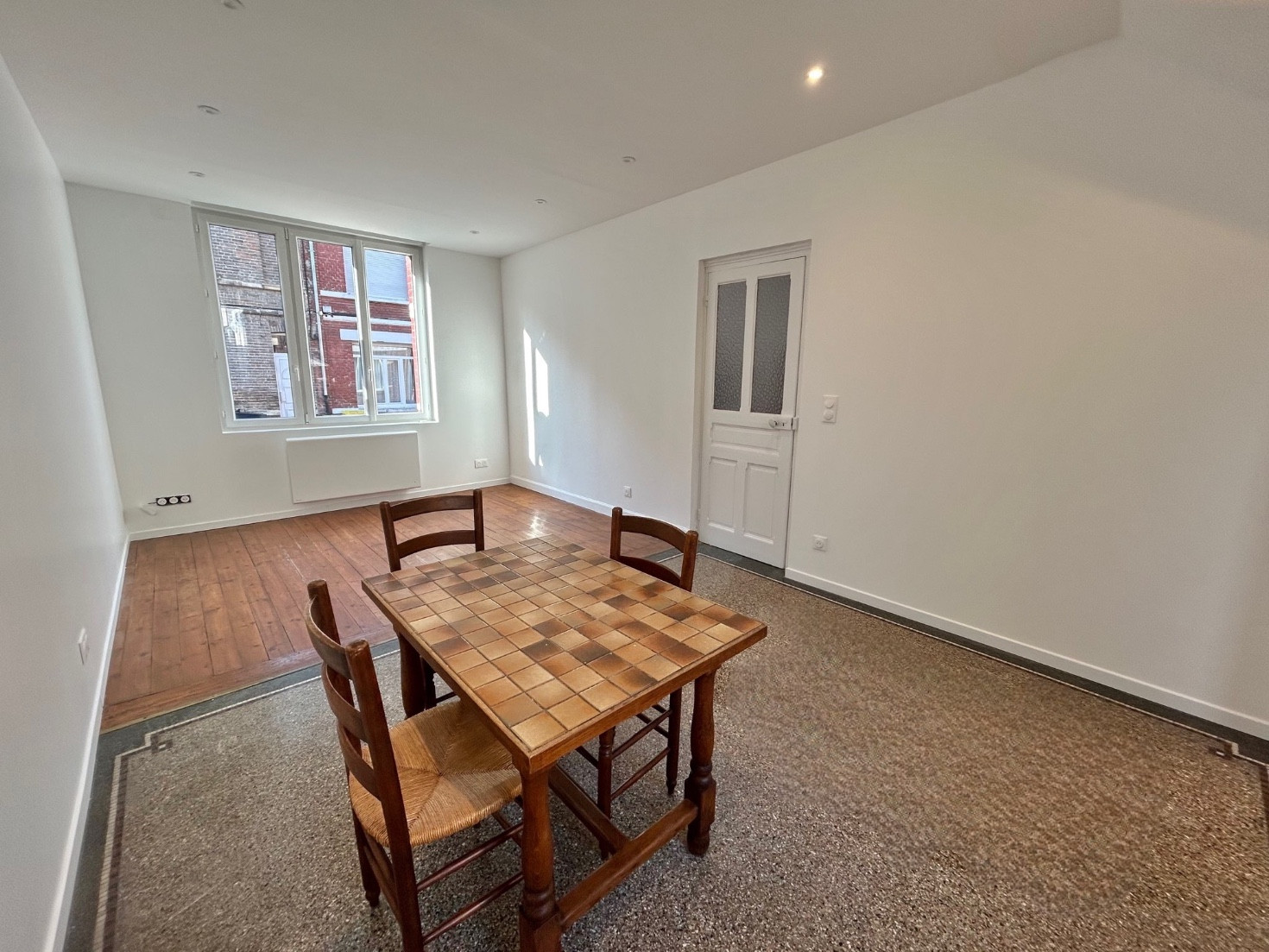 
                                                Location
                                                 Maison 2 chambres avec cour proche gare
