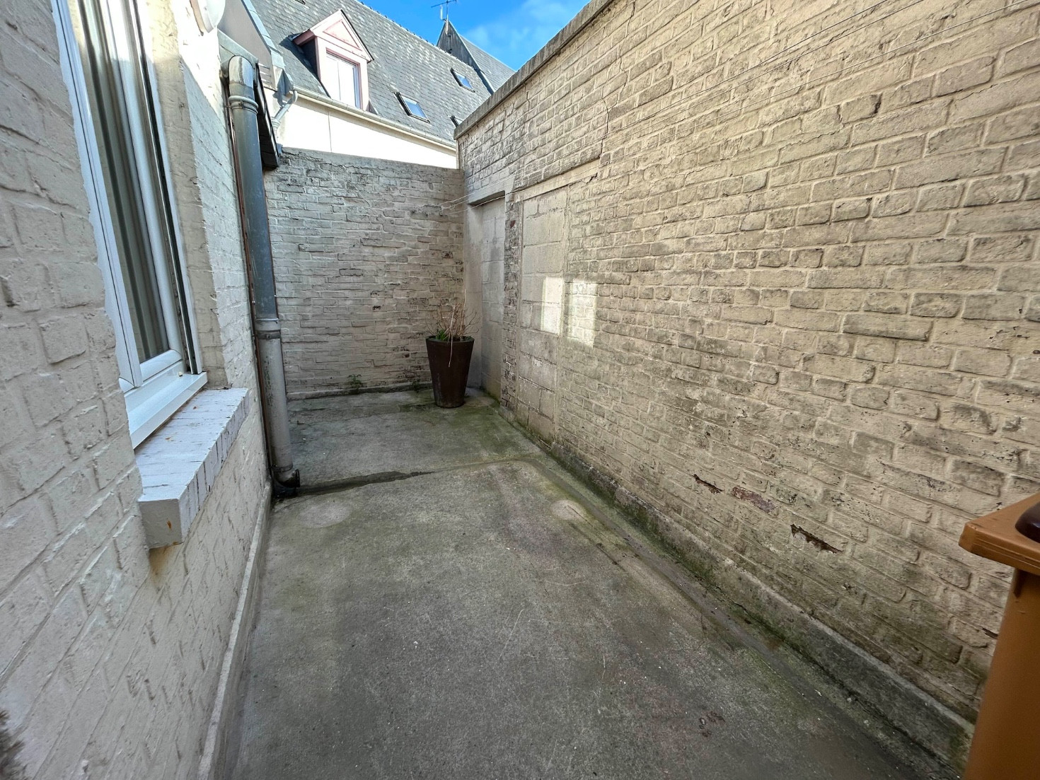 
                                                Location
                                                 Maison 2 chambres avec cour proche gare