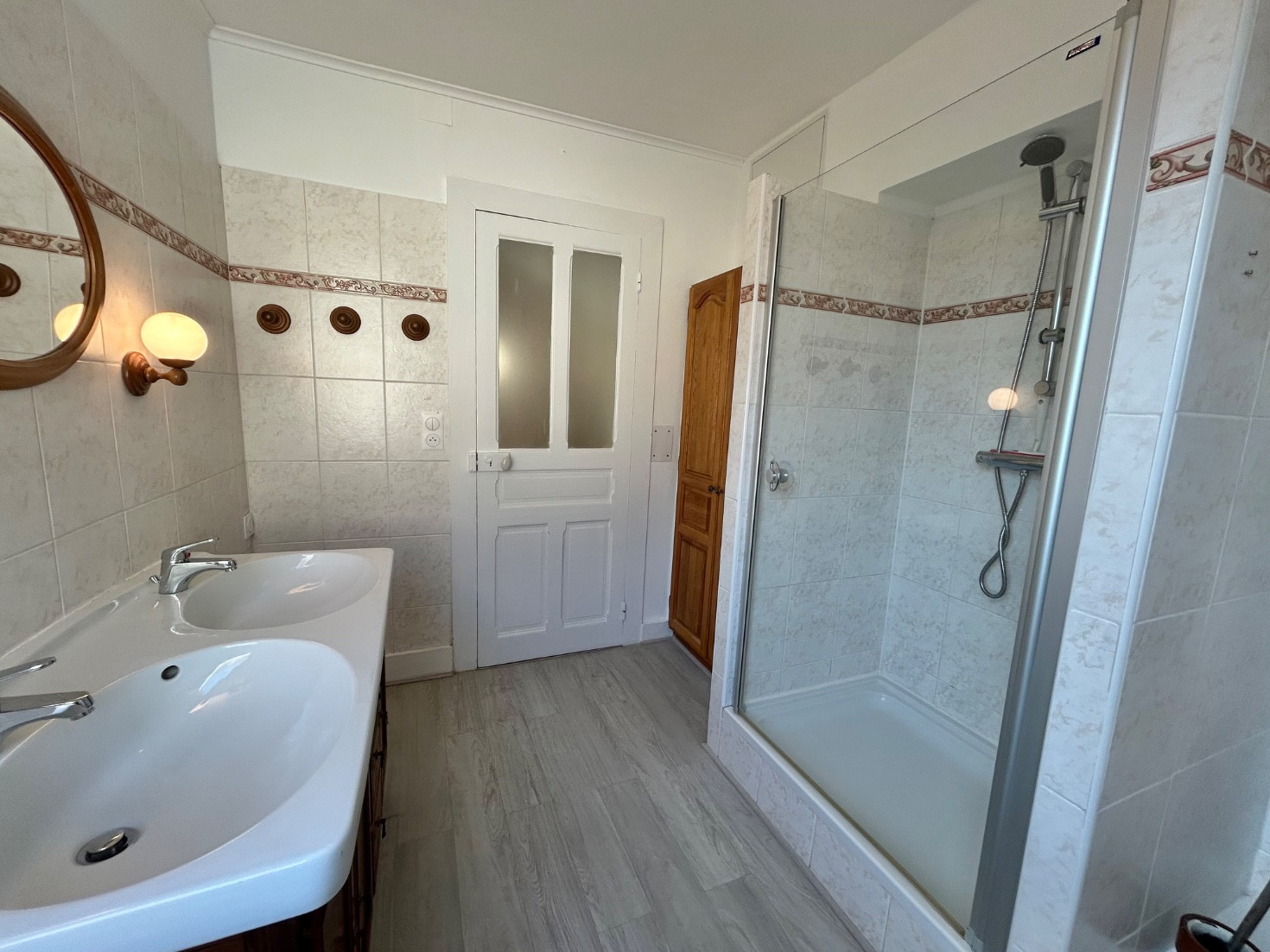 
                                                Location
                                                 Maison 2 chambres avec cour proche gare