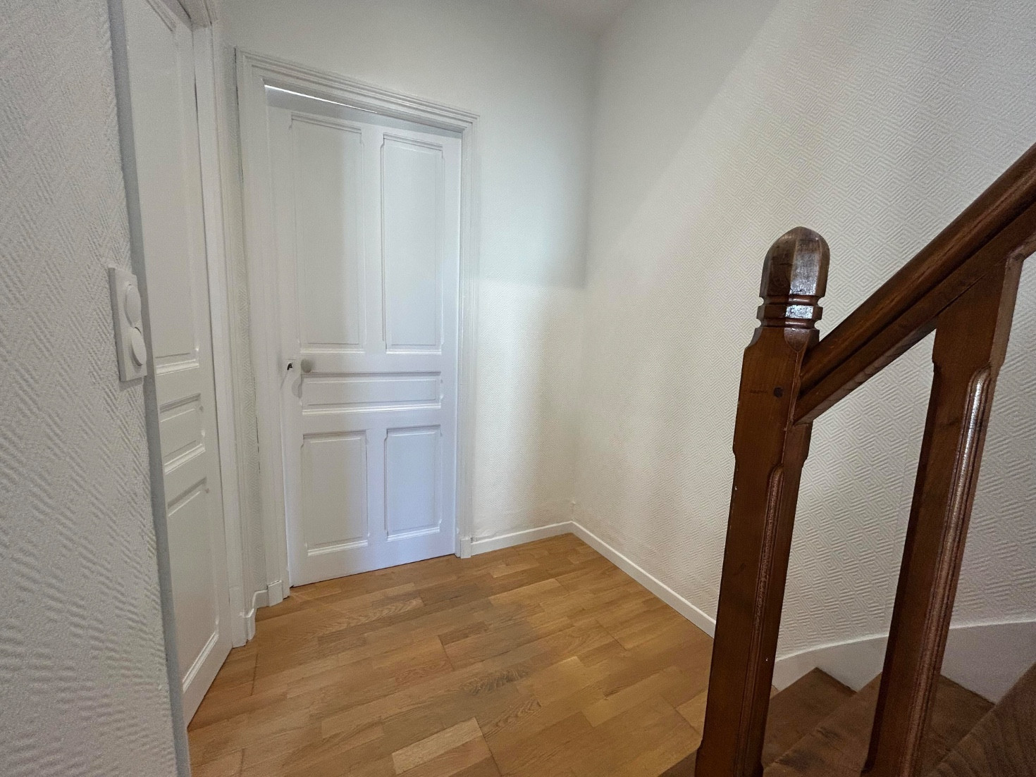 
                                                Location
                                                 Maison 2 chambres avec cour proche gare
