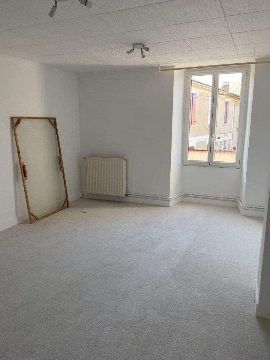 
                                                Location
                                                 Maison 2 chambres avec un grand jardin