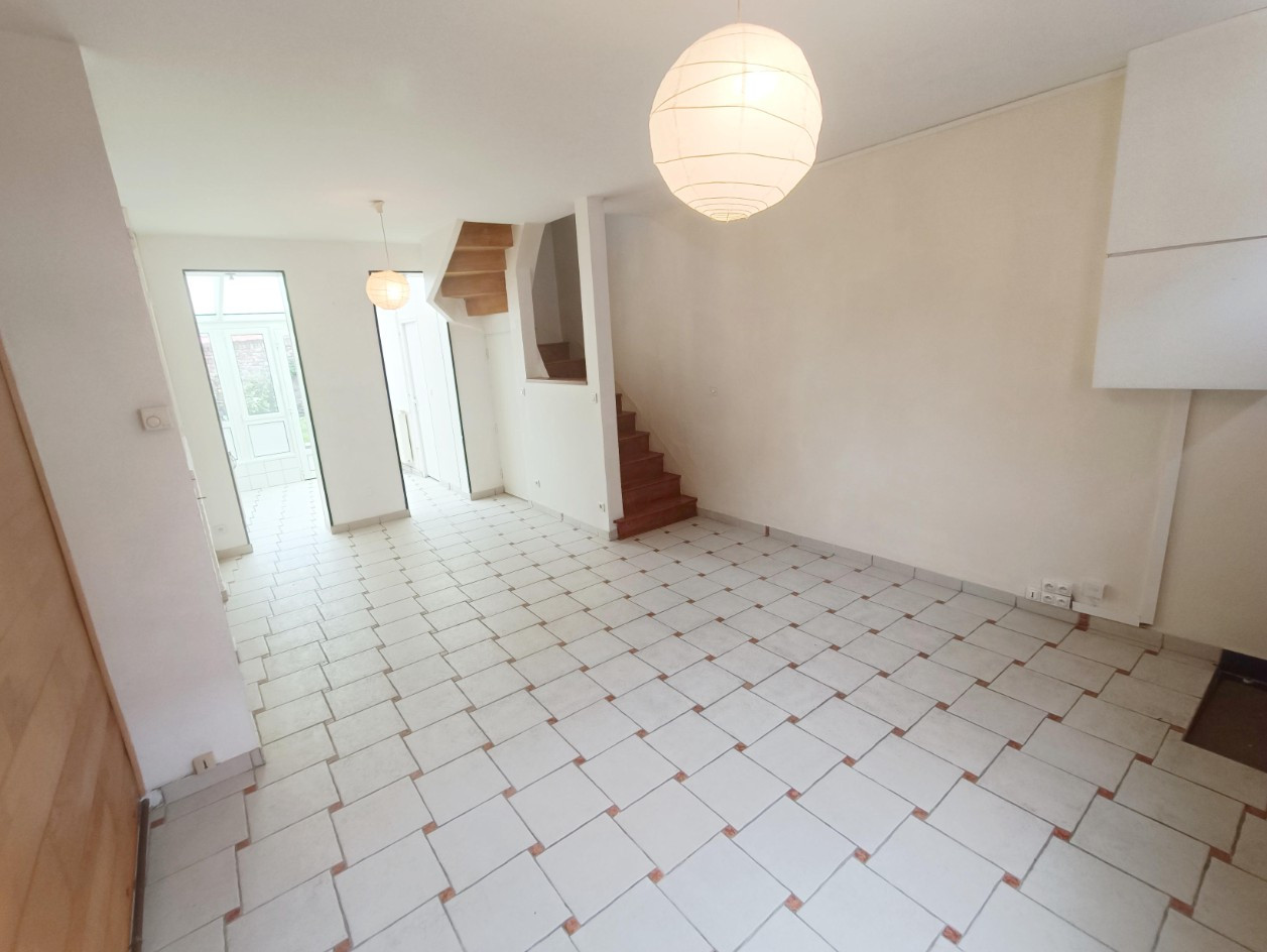
                                                Location
                                                 Maison, 2 chambres, bureau