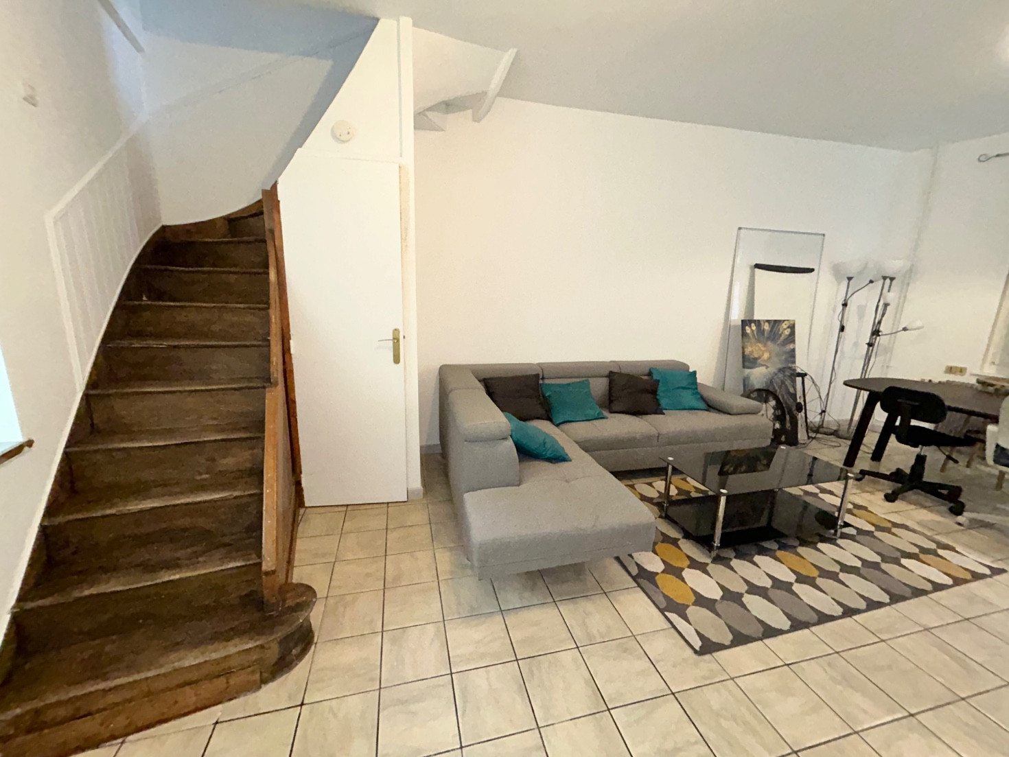 
                                                Vente
                                                 Maison 2 chambres, bureau et cour